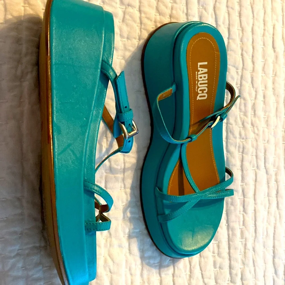 LABUCQ TURQUOISE PLATFORM SANDALS  Size 36 some scratches see pics‎